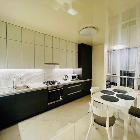 Шевченка,60 - Семицвіт Lägenhet Lviv Exteriör bild