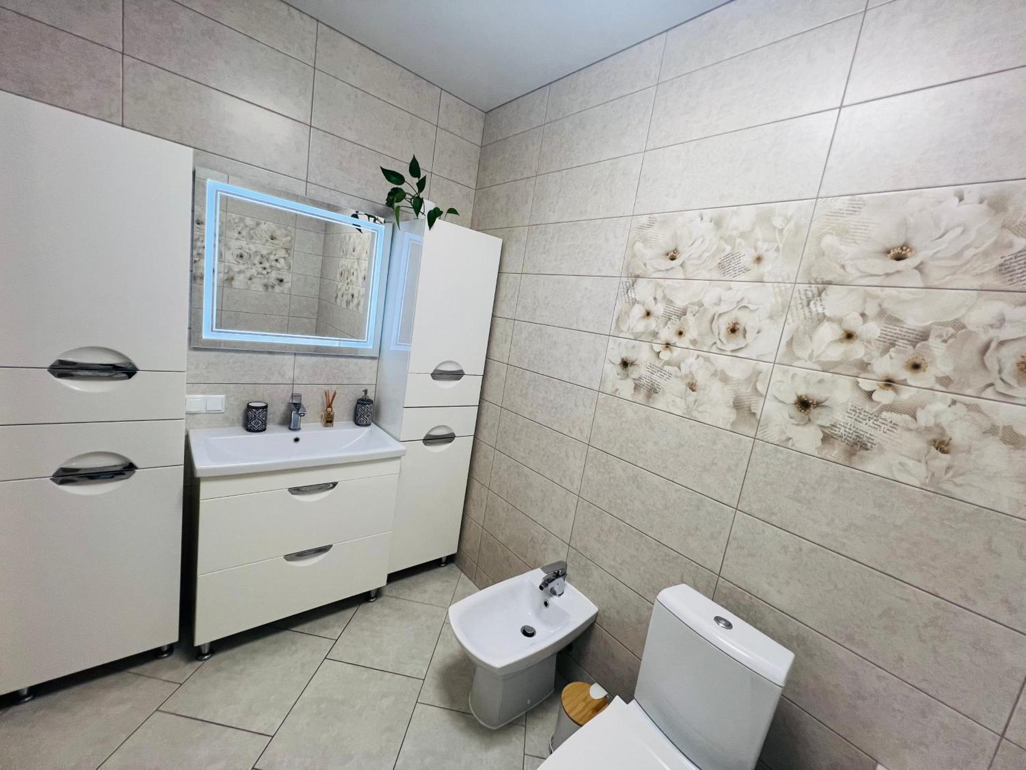 Шевченка,60 - Семицвіт Lägenhet Lviv Exteriör bild